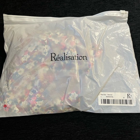 Realisation The Ana Top in Heaven - Picture 9 of 9